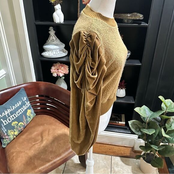 JJ's Fairyland Velvet Gold Sweater Size M - Picture 6 of 9